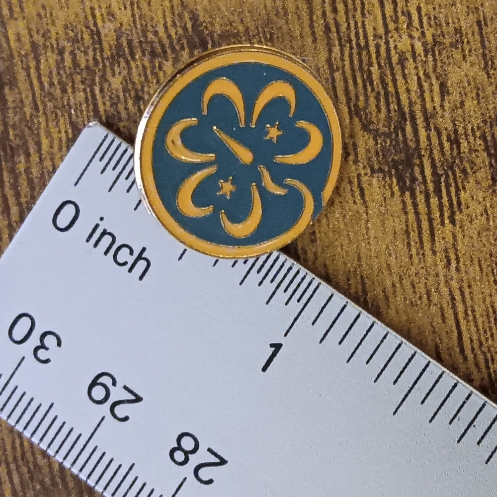Vintage Enamel Girl Scout Pin World Trefoil GS Scouts Brownies Juniors Cadets